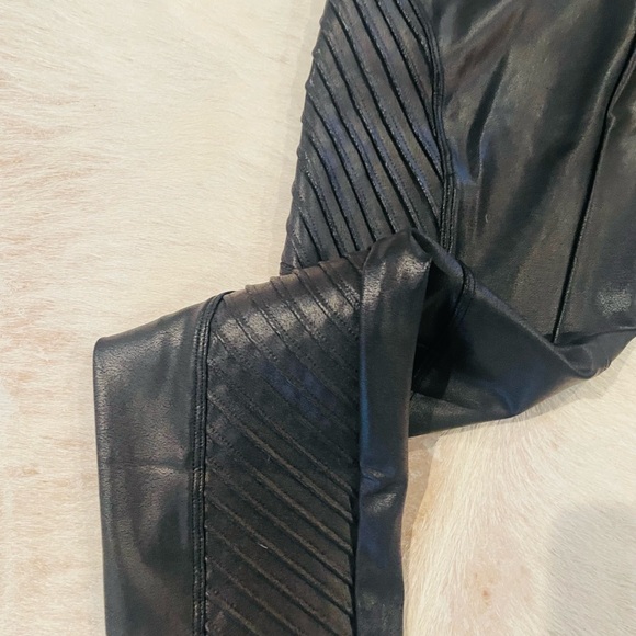 Spanx faux leather black leggings/pants XL - Picture 2 of 5